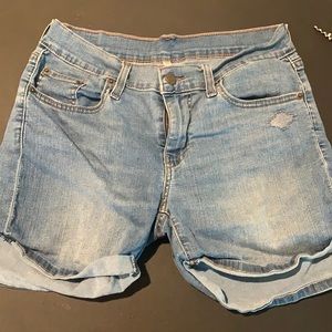 Levi’s Midi Light Wash Short
